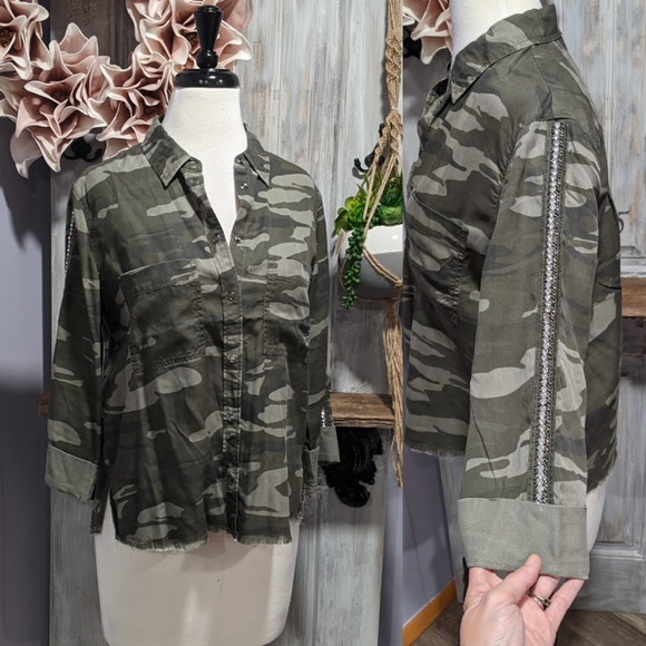 NWT Express camo button-up shirt with embellished sleeves - Picture 1 of 10